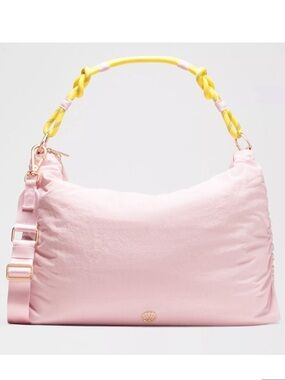 Lululemon Convertible Ruched
Crossbody Bag *Large 16L